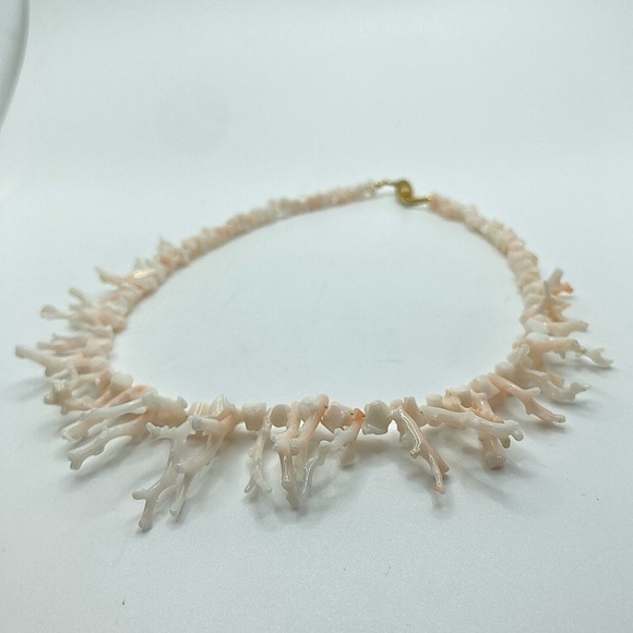 VTG Angel Skin Branch Coral Necklace 14.5” EUC - Picture 3 of 6